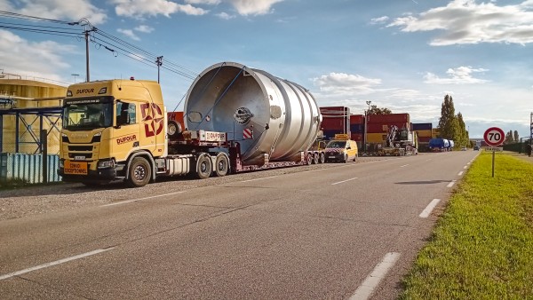 Transport d&#039;une cuve de 20T